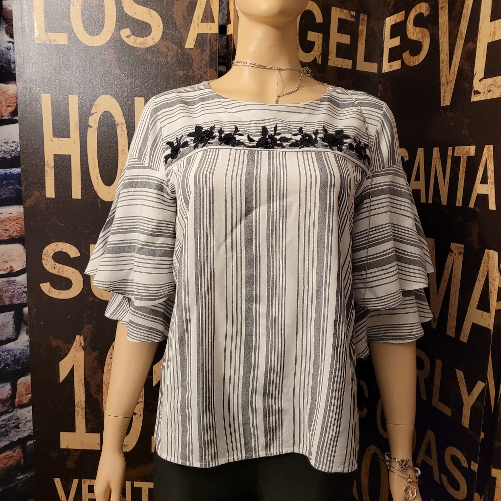 👚4 for$20 Ann Taylor Layered Bell Sleeve Embroidered